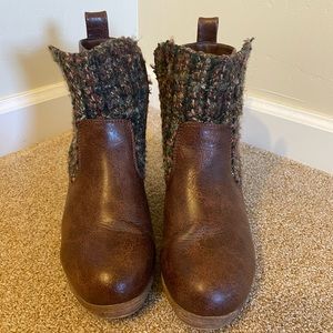 Brown Tweed Nova Wedge